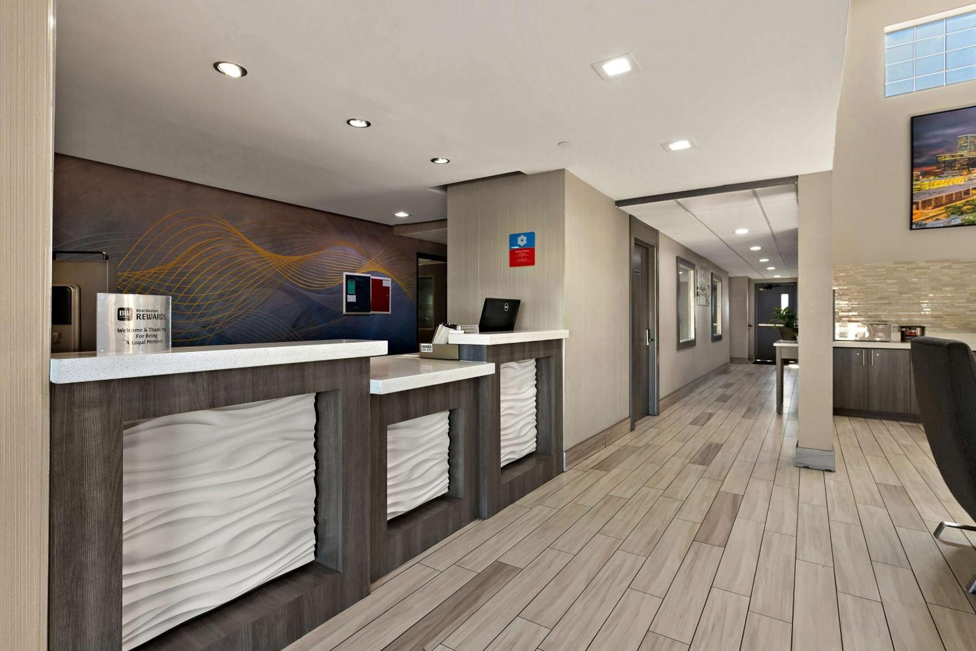 Surestay Plus Hotel By Best Western Tulsa East Экстерьер фото
