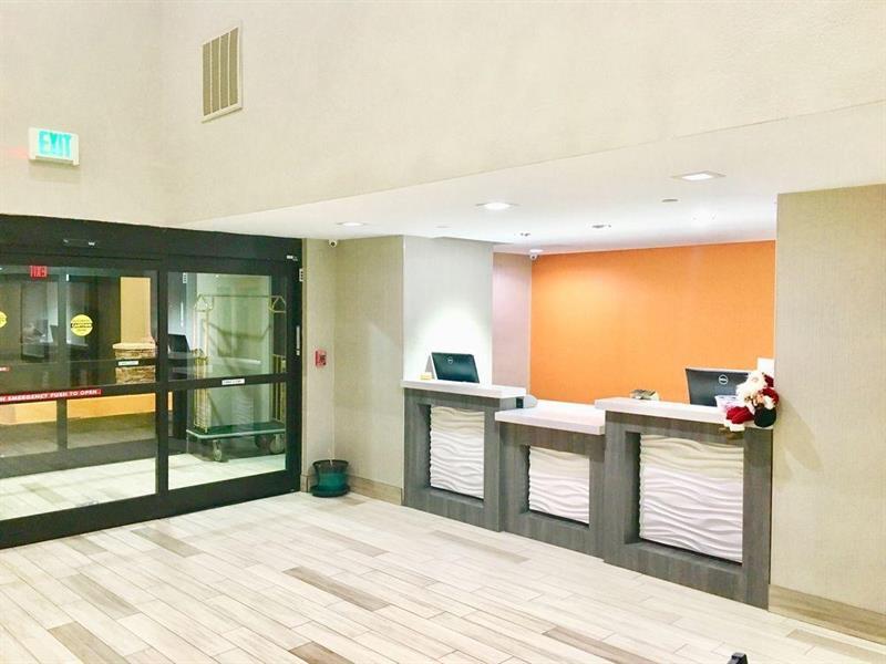 Surestay Plus Hotel By Best Western Tulsa East Экстерьер фото