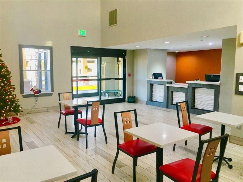Surestay Plus Hotel By Best Western Tulsa East Экстерьер фото